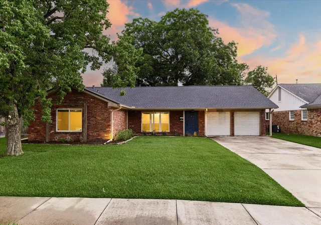 Photo 1 of Single family home for sale at 2910 Freshmeadows Dr, Houston, TX 77063 | MLS# 76744563 | Listing updated on 2026-09-17