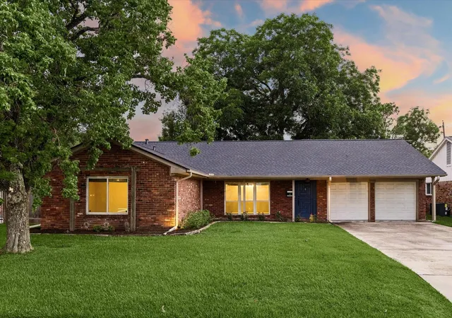 Photo 2 of Single family home for sale at 2910 Freshmeadows Dr, Houston, TX 77063 | MLS# 76744563 | Listing updated on 2026-09-17