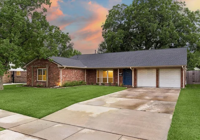 Photo 3 of Single family home for sale at 2910 Freshmeadows Dr, Houston, TX 77063 | MLS# 76744563 | Listing updated on 2026-09-17