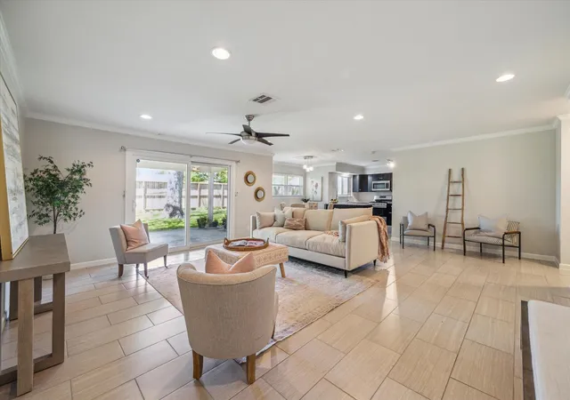 Photo 3 of Single family home for sale at 2910 Freshmeadows Dr, Houston, TX 77063 | MLS# 76744563 | Listing updated on 2026-09-17