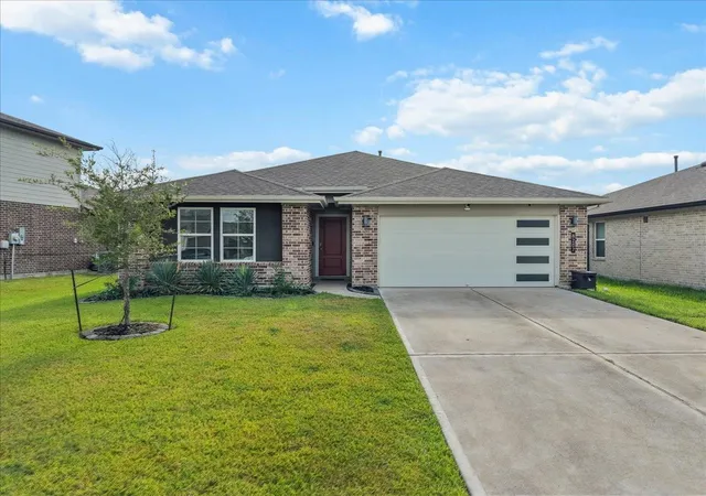 Photo 2 of Single family home for sale at 8207 Sugar Cane Ln, Rosharon, TX 77583 | MLS# 62594175 | Listing updated on 2026-09-05