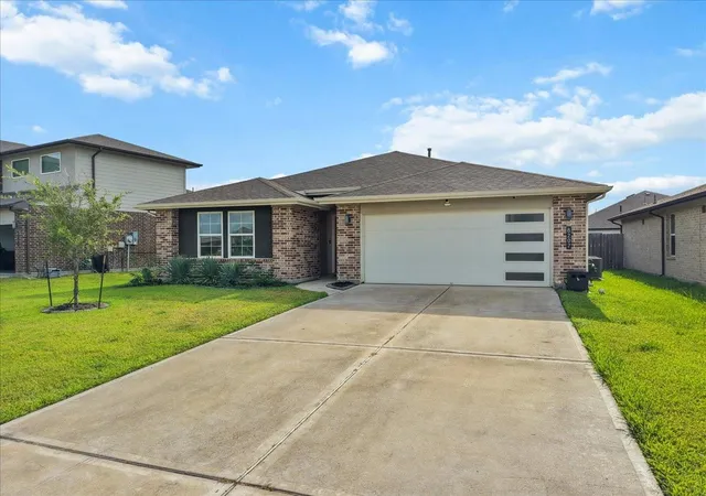Photo 3 of Single family home for sale at 8207 Sugar Cane Ln, Rosharon, TX 77583 | MLS# 62594175 | Listing updated on 2026-09-05
