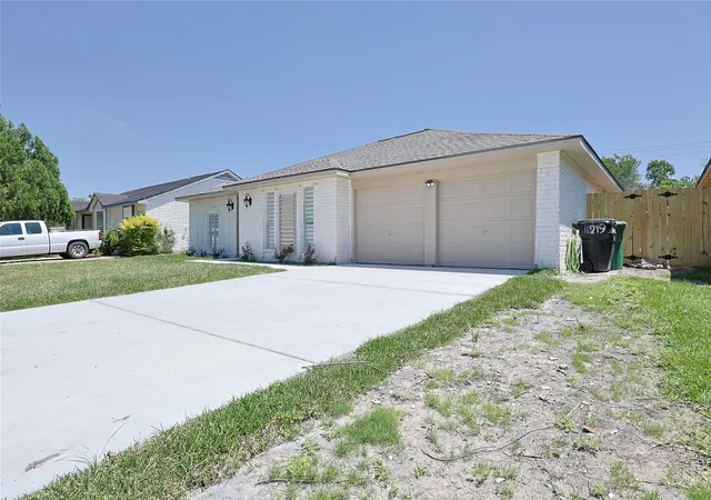 2nd image of 11219 Newbrook Dr, Houston, TX 77072 | MLS# 63265412