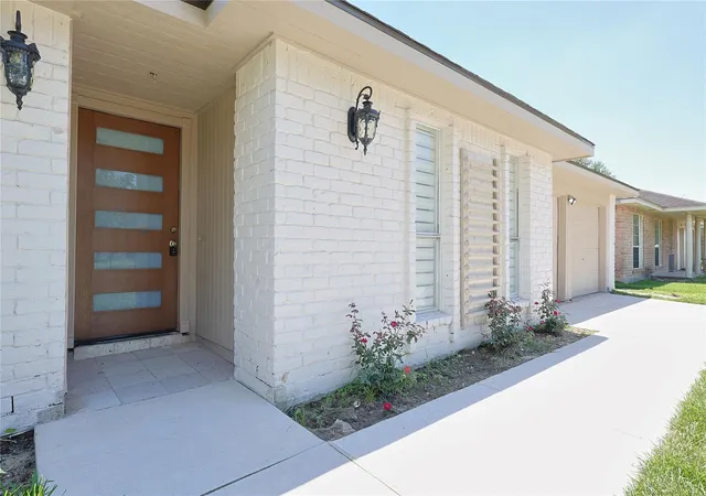3rd image of 11219 Newbrook Dr, Houston, TX 77072 | MLS# 63265412
