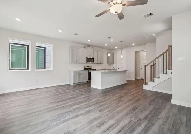 Photo 2 of Single family home for sale at 6324 Sapphire Ocean Dr, Houston, TX 77092 | MLS# 64824816 | Listing updated on 2026-09-18