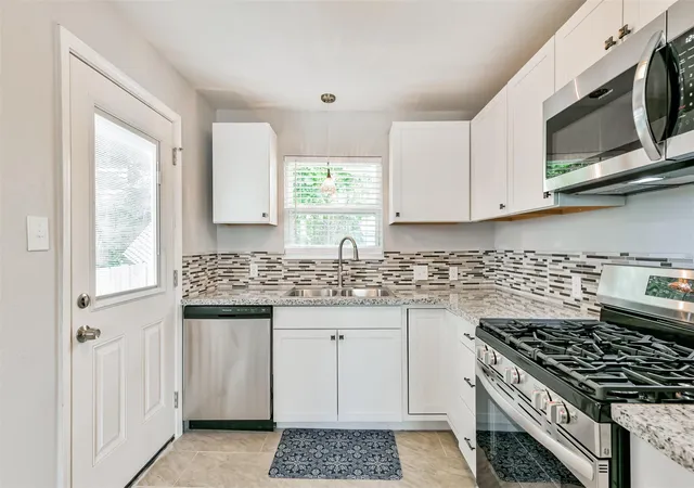 Photo 4 of Single family home for sale at 812 38th Street, Galveston, TX 77550 | MLS# 92685999 | Listing updated on 2026-07-30