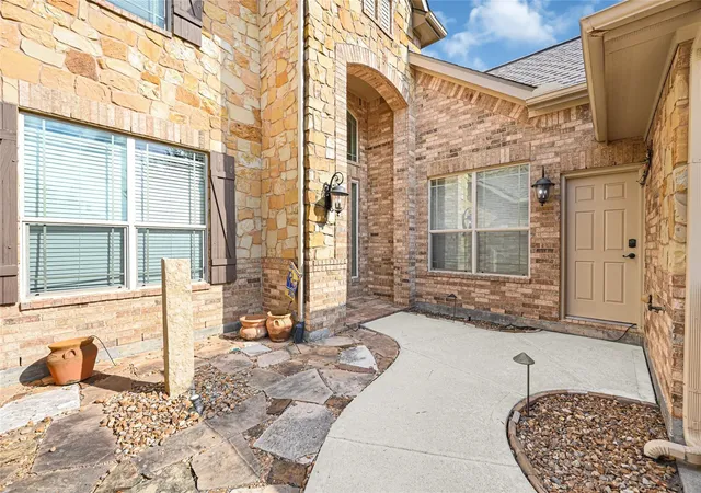 Photo 3 of Single family home for sale at 902 Cactus Ridge Ct, Friendswood, TX 77546 | MLS# 81515392 | Listing updated on 2026-09-11