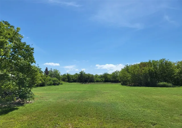 3rd image of 333 24Th St, Dickinson, TX 77539 | MLS# 72230802