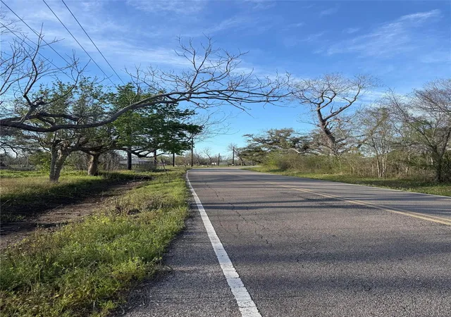 3rd image of 2538 Brazos River Rd, Freeport, TX 77541 | MLS# 18119070