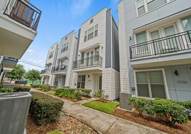 Photo 1 of Single family home for sale at 2228 Mcgowen St, Houston, TX 77004 | MLS# 25588465 | Listing updated on 2026-08-18