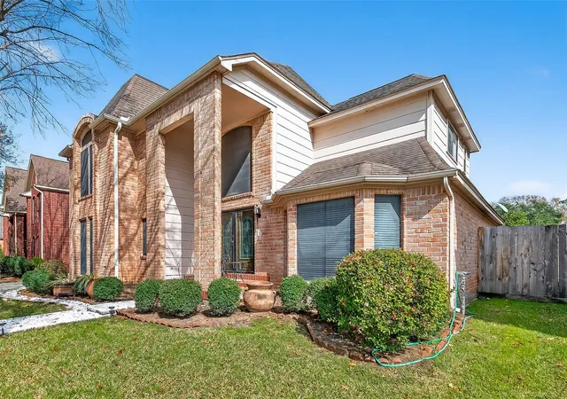 Photo 3 of Sale Pending at 3435 Ashton Park Dr, Houston, TX 77082 | MLS# 73312401 | Listing updated on 2026-09-20