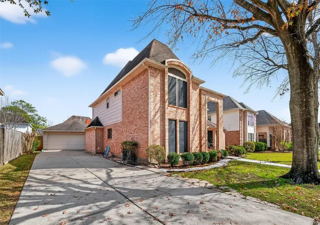 Photo 3 of Sale Pending at 3435 Ashton Park Dr, Houston, TX 77082 | MLS# 73312401 | Listing updated on 2026-09-20