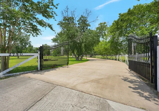 Photo 4 of Sale Pending at 2750 County Rd 48, Rosharon, TX 77583 | MLS# 53014482 | Listing updated on 2026-09-02