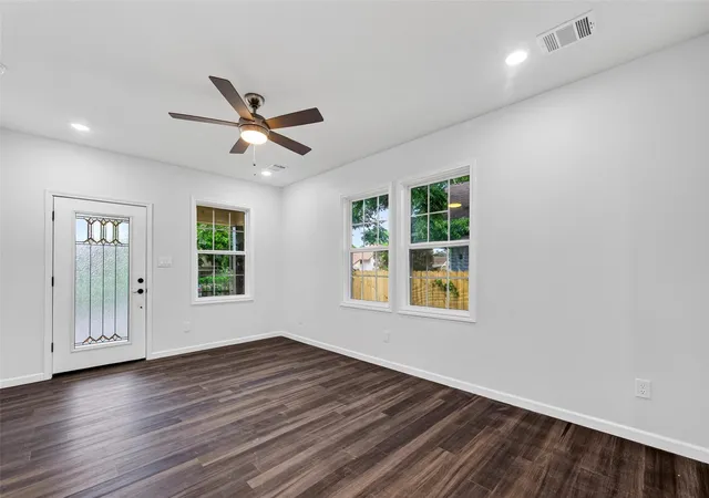 Photo 4 of Single family home for sale at 7135 Avenue E, Houston, TX 77011 | MLS# 69471348 | Listing updated on 2026-09-18
