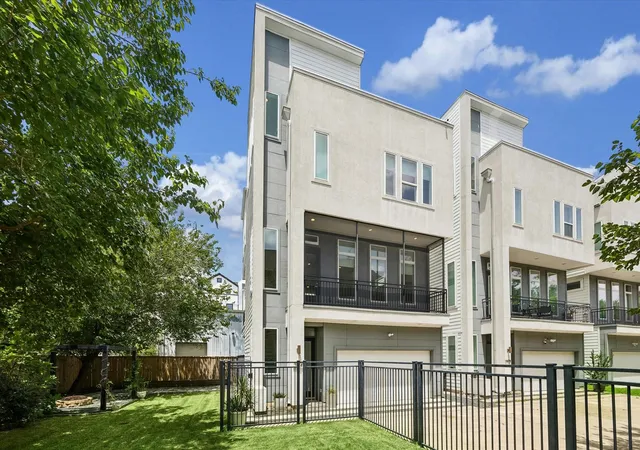 Photo 1 of Sale Pending at 3014 Dolores Park Ln, Houston, TX 77057 | MLS# 79906098 | Listing updated on 2026-08-20