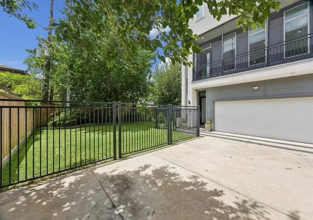 Photo 2 of Sale Pending at 3014 Dolores Park Ln, Houston, TX 77057 | MLS# 79906098 | Listing updated on 2026-08-20
