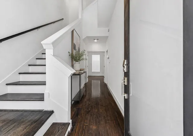 Photo 4 of Sale Pending at 3014 Dolores Park Ln, Houston, TX 77057 | MLS# 79906098 | Listing updated on 2026-08-20