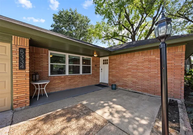 Photo 2 of Single family home for sale at 5334 Saxon Dr, Houston, TX 77092 | MLS# 10546952 | Listing updated on 2026-10-05