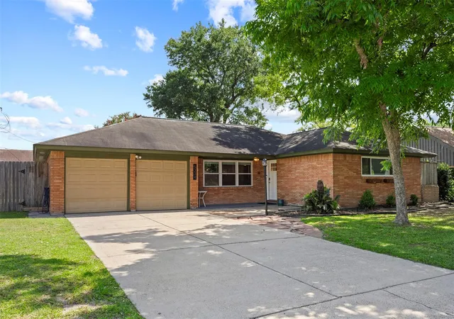 Photo 3 of Single family home for sale at 5334 Saxon Dr, Houston, TX 77092 | MLS# 10546952 | Listing updated on 2026-10-05