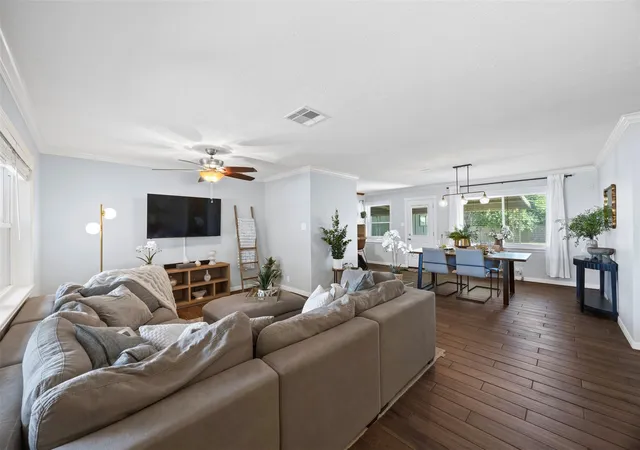 Photo 4 of Single family home for sale at 5334 Saxon Dr, Houston, TX 77092 | MLS# 10546952 | Listing updated on 2026-10-05