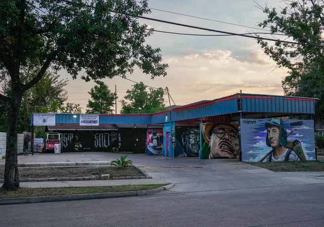 1st image of 4400 Canal St, Houston, TX 77011 | MLS# 12085827