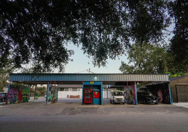 2nd image of 4400 Canal St, Houston, TX 77011 | MLS# 12085827