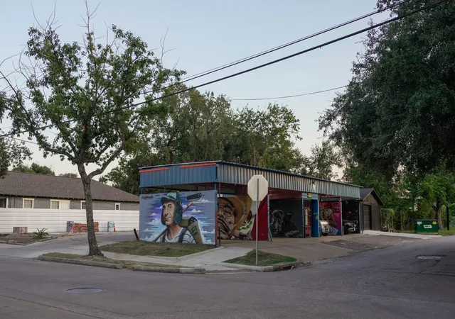 3rd image of 4400 Canal St, Houston, TX 77011 | MLS# 12085827
