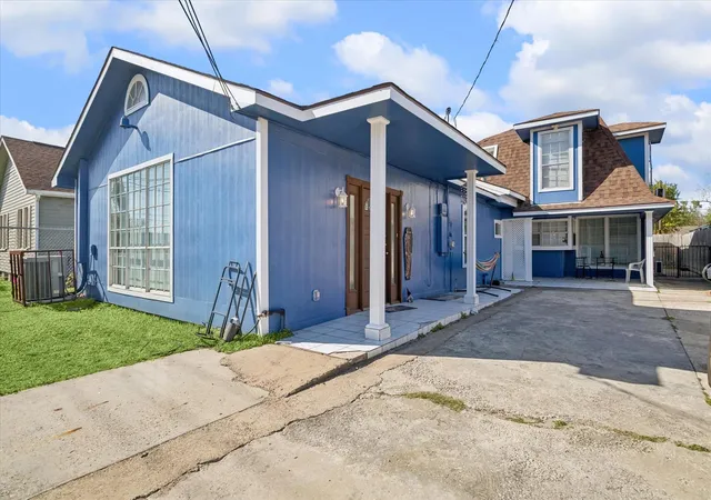 1st image of 6905 Palestine St, Houston, TX 77020 | MLS# 90624651