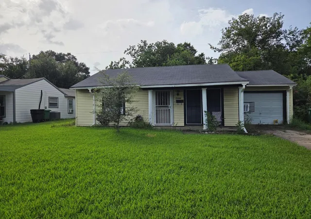 1st image of 7326 Eisenhower Rd, Houston, TX 77033 | MLS# 49024411