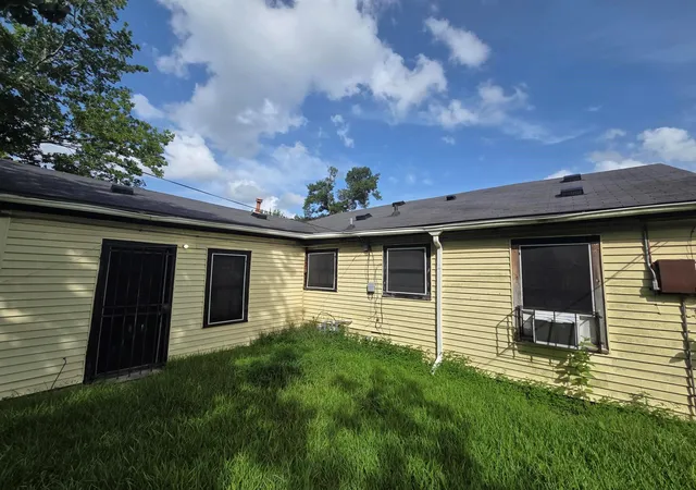 4th image of 7326 Eisenhower Rd, Houston, TX 77033 | MLS# 49024411