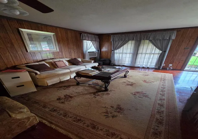 9th image of 7326 Eisenhower Rd, Houston, TX 77033 | MLS# 49024411