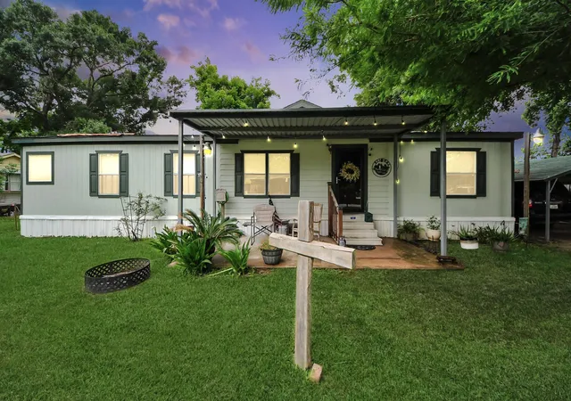 1st image of 204 Edith St, Highlands, TX 77562 | MLS# 55775058