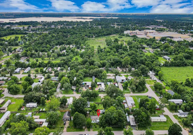 33rd image of 204 Edith St, Highlands, TX 77562 | MLS# 55775058