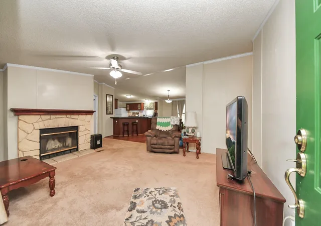 4th image of 204 Edith St, Highlands, TX 77562 | MLS# 55775058