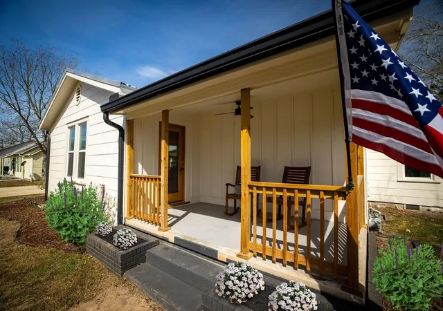 Photo 2 of Single family home for sale at 215 Paulus St, Schulenburg, TX 78956 | MLS# 81946900 | Listing updated on 2026-06-29