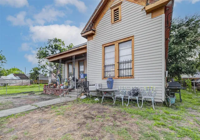 13th image of 1917 Elysian St, Houston, TX 77026 | MLS# 77927690
