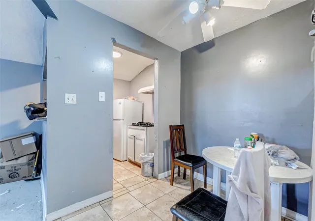 image of 1917 Elysian St, Houston, TX 77026 | MLS# 77927690