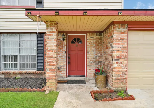 Photo 2 of Single family home for sale at 15011 Royal Shadows Dr, Houston, TX 77082 | MLS# 29913557 | Listing updated on 2026-07-17