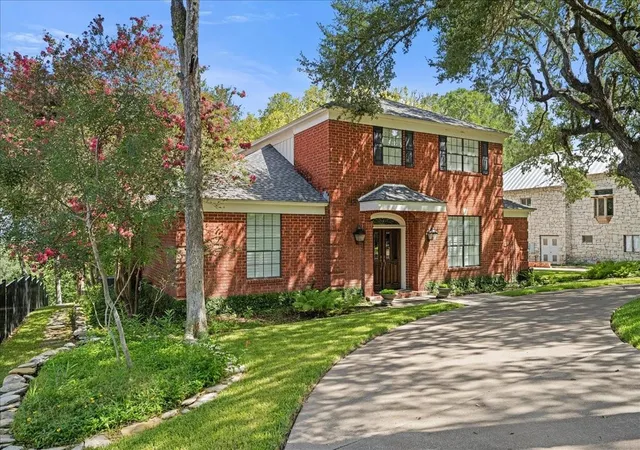 2nd image of 208 Rolling Hill Dr, La Grange, TX 78945 | MLS# 49402168