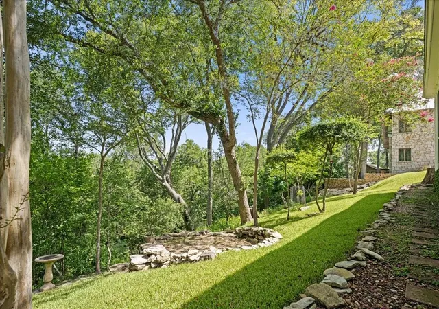 5th image of 208 Rolling Hill Dr, La Grange, TX 78945 | MLS# 49402168
