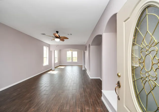 Photo 4 of Single family home for sale at 10026 Gil Jr Ln, Houston, TX 77075 | MLS# 75929427 | Listing updated on 2026-09-19