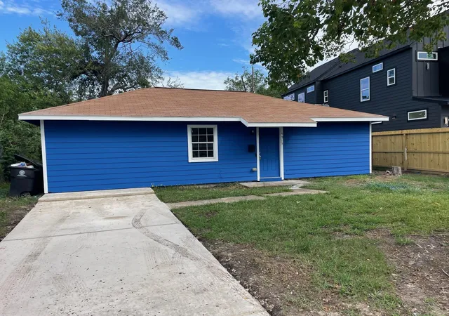 Homes for sale in Houston, TX | 4913 Chennault Rd, Houston, TX 77033 | MLS# 36231859