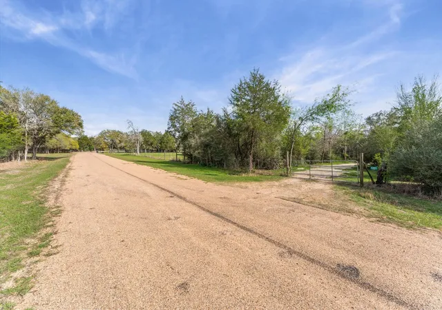 Homes for sale in New Ulm, TX | 1221 Abel Rd, New Ulm, TX 78950 | MLS# 75752738