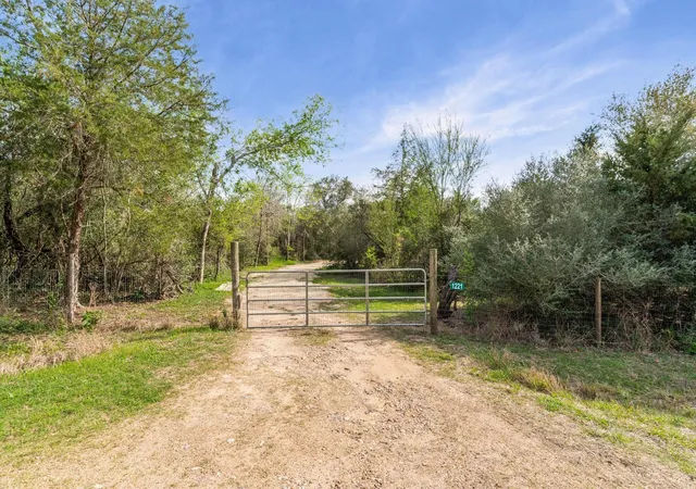 Homes for sale in New Ulm, TX | 1221 Abel Rd, New Ulm, TX 78950 | MLS# 75752738