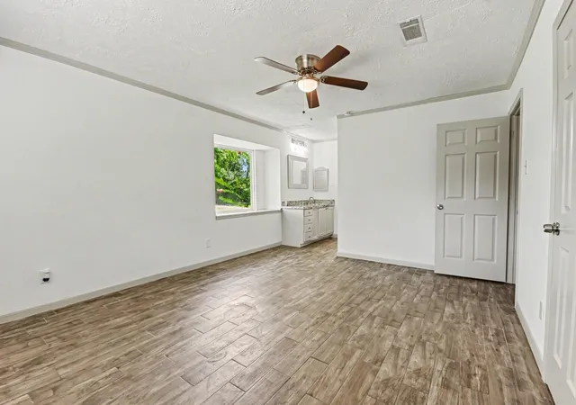 4th image of 3110 Eastwick Ln, La Porte, TX 77571 | MLS# 39997605