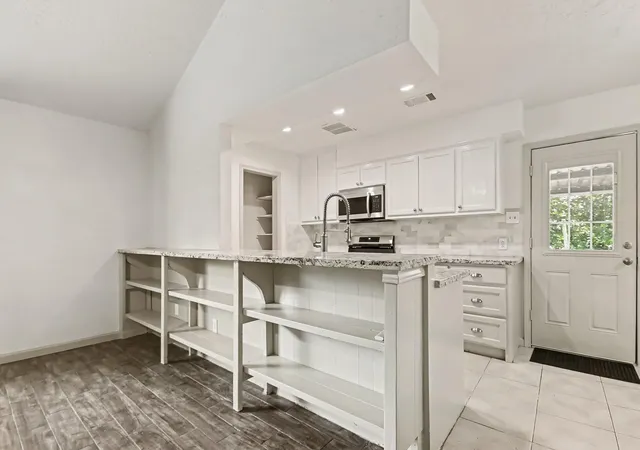 5th image of 3110 Eastwick Ln, La Porte, TX 77571 | MLS# 39997605