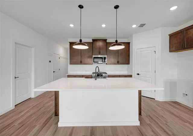 5th image of 572 Day Station Dr, Dayton, TX 77535 | MLS# 87965101
