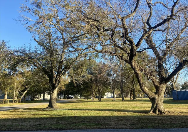 2nd image of 1304 Penick Rd, Waller, TX 77484 | MLS# 84778108