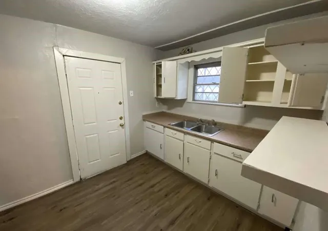 Photo 3 of Single family home for sale at 6705 Linden St, Houston, TX 77087 | MLS# 83663103 | Listing updated on 2026-09-04