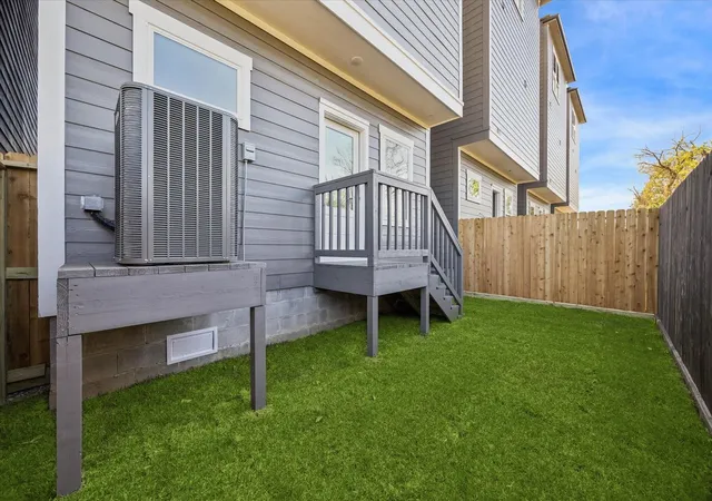 5th image of 5635 Azores, Houston, TX 77091 | MLS# 23435352